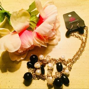 Paparazzi Necklace and Earrings Set!